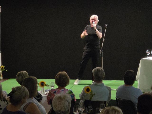 Reinhold Bilgeri singt