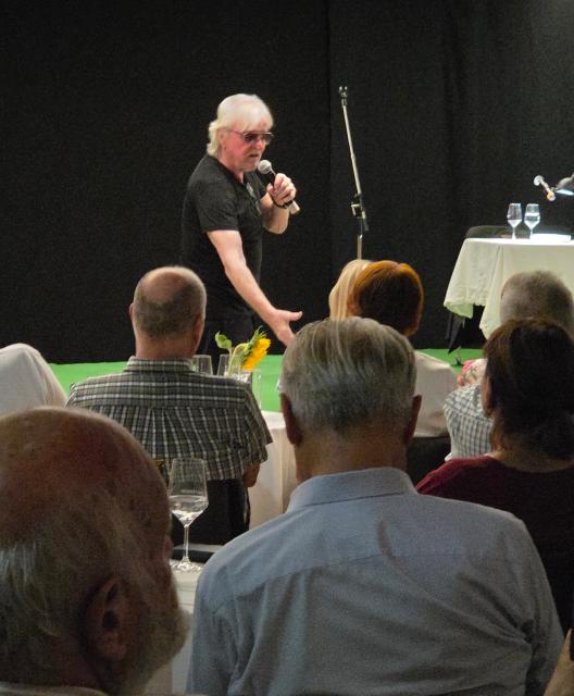Reinhold Bilgeri singt