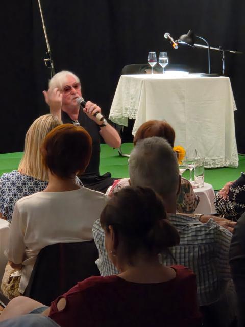 Reinhold Bilgeri singt