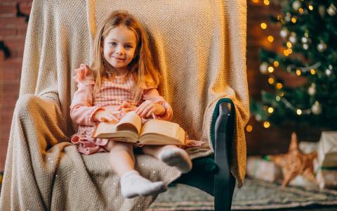 Foto Weihnachten Kind Buch Christbaum